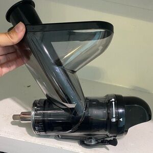 Juicer attachment compatible with Kitchen Aid.